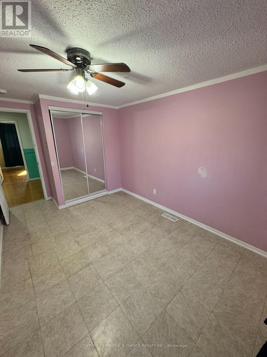 7610 Anaka Drive, Mississauga, Ontario  L4T 3H7 - Photo 6 - W12987104