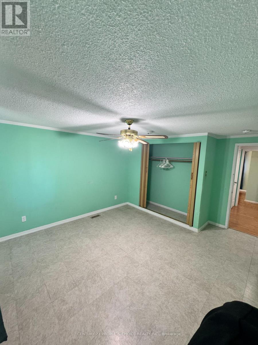 7610 Anaka Drive, Mississauga, Ontario  L4T 3H7 - Photo 8 - W12987104