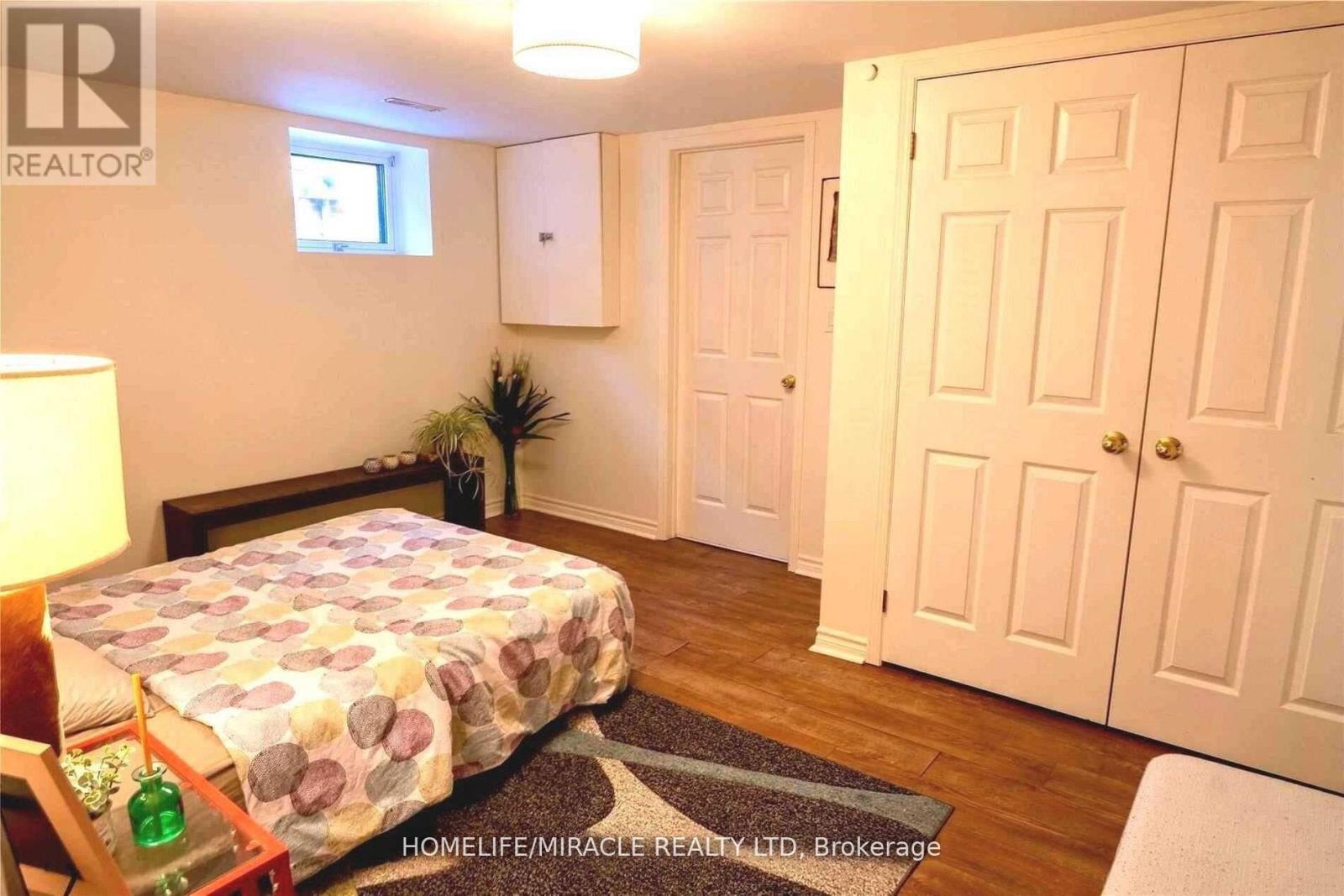 18 Shadowbrook Drive, Toronto, Ontario  M9B 5K9 - Photo 5 - W12987120