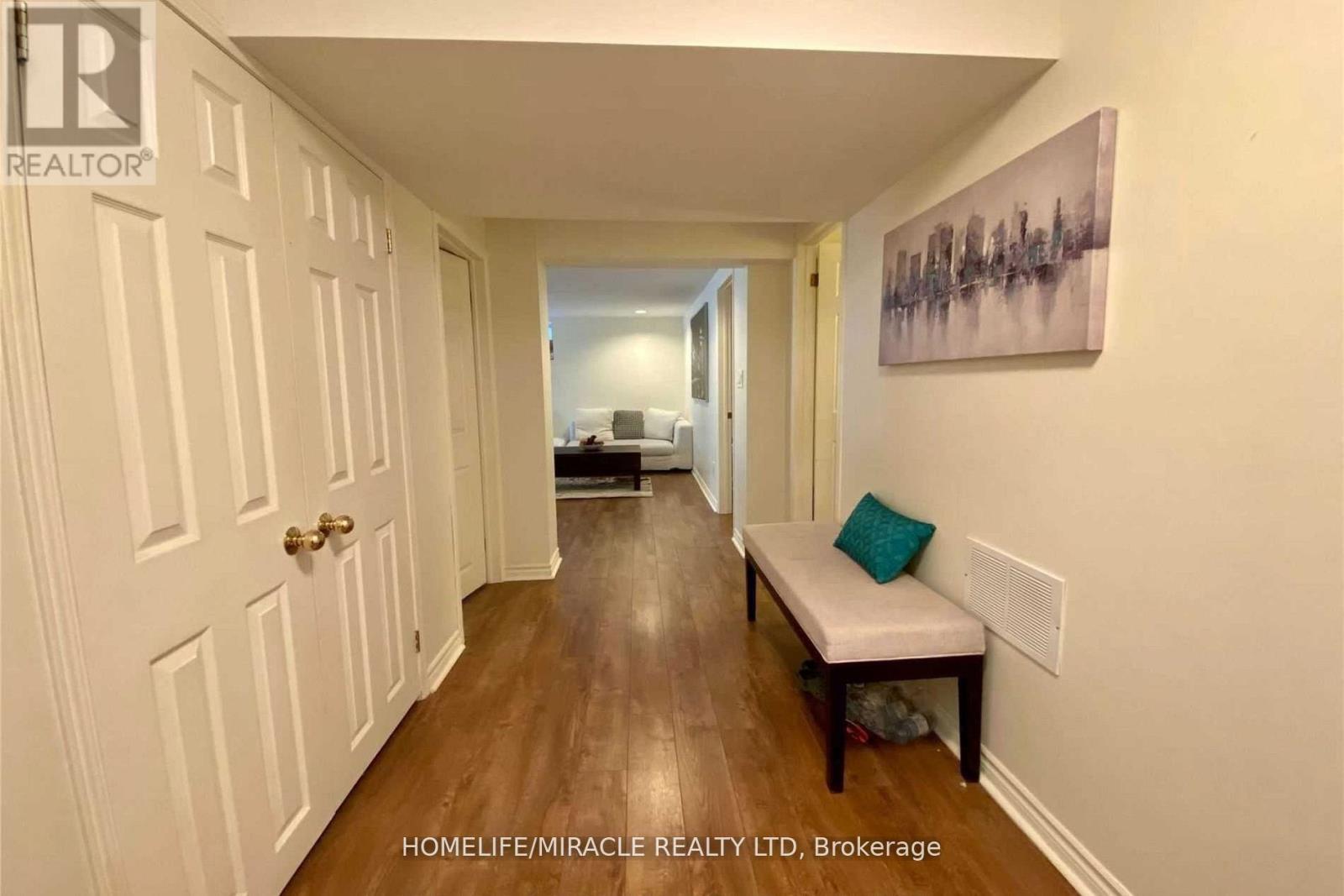 18 Shadowbrook Drive, Toronto, Ontario  M9B 5K9 - Photo 8 - W12987120