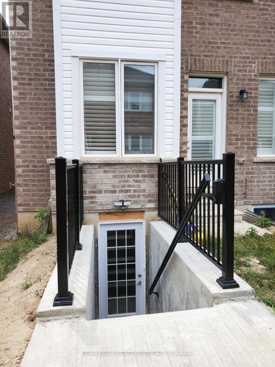 379 Trudeau Drive, Milton, Ontario  L9T 8X9 - Photo 2 - W12987144