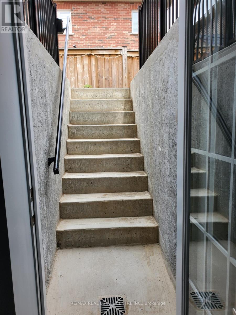 379 Trudeau Drive, Milton, Ontario  L9T 8X9 - Photo 3 - W12987144