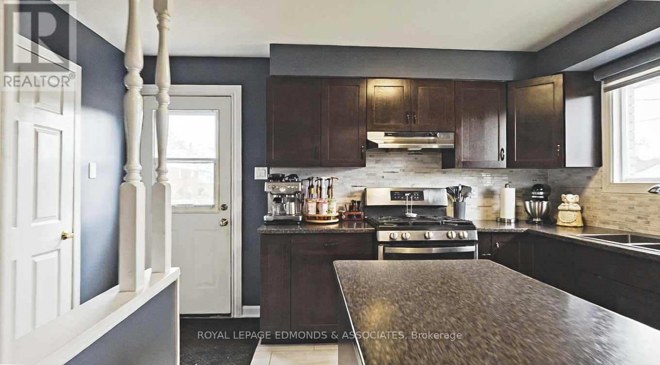 22 John Street, Petawawa, Ontario  K8H 1S4 - Photo 10 - X12987178