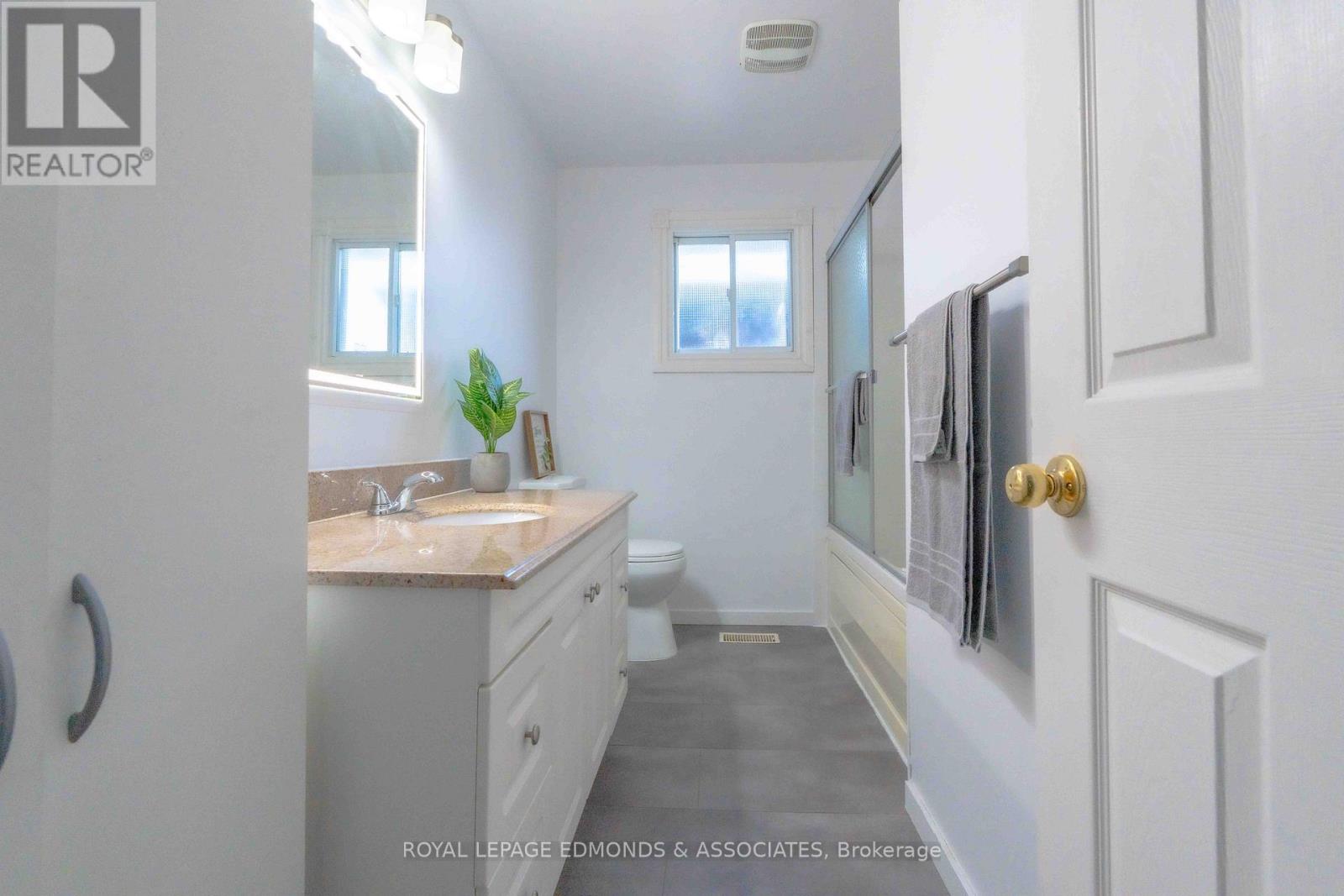 22 John Street, Petawawa, Ontario  K8H 1S4 - Photo 19 - X12987178