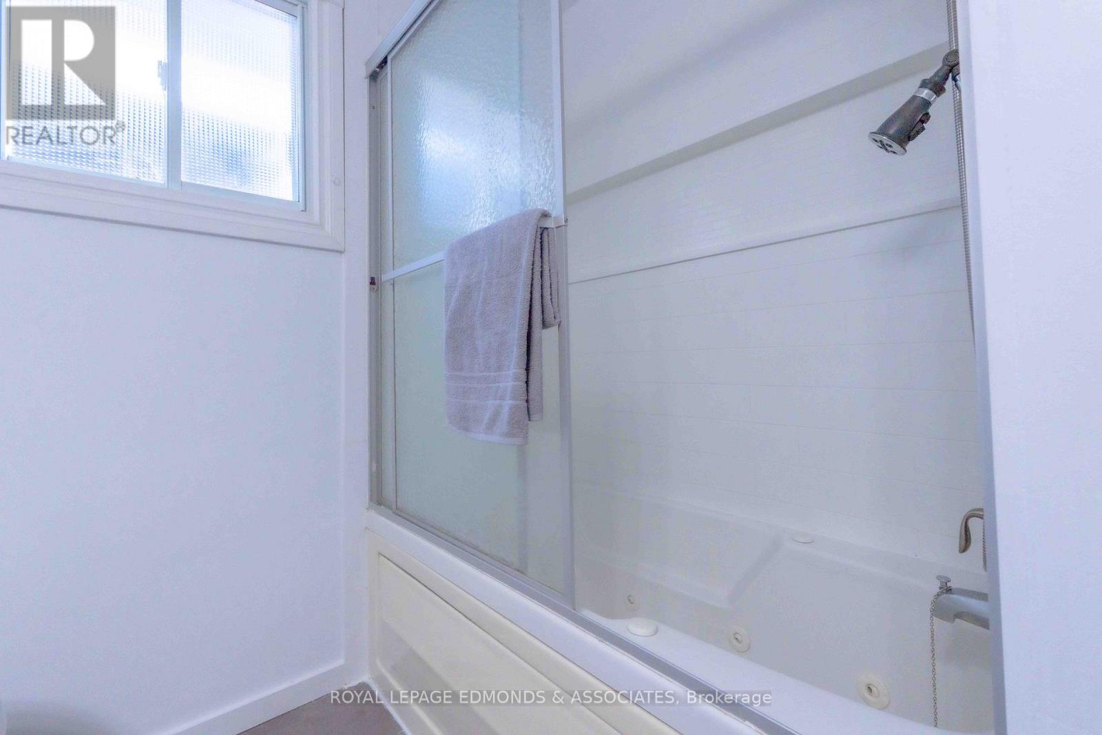 22 John Street, Petawawa, Ontario  K8H 1S4 - Photo 20 - X12987178