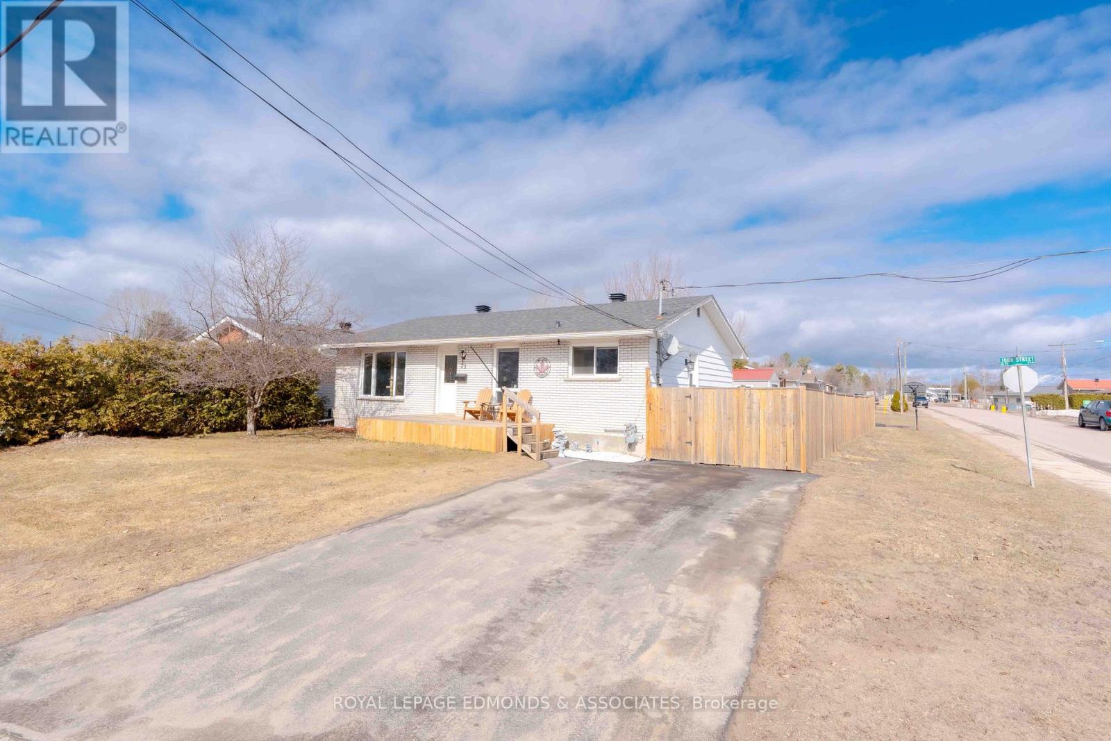 22 John Street, Petawawa, Ontario  K8H 1S4 - Photo 32 - X12987178