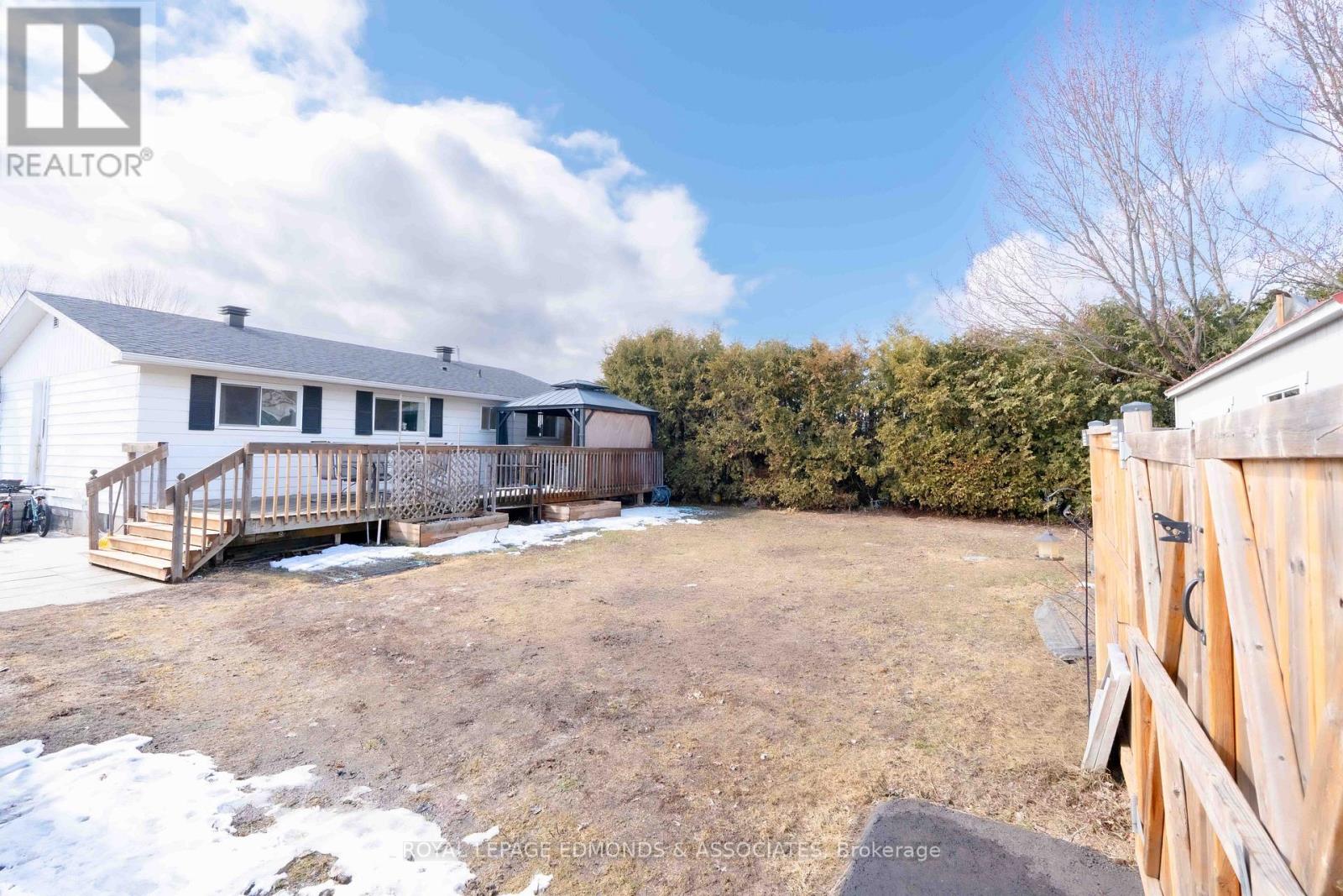 22 John Street, Petawawa, Ontario  K8H 1S4 - Photo 33 - X12987178