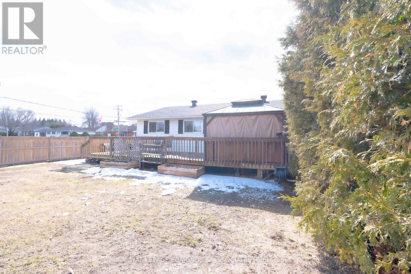 22 John Street, Petawawa, Ontario  K8H 1S4 - Photo 34 - X12987178