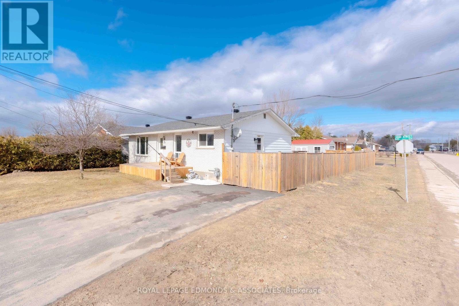 22 John Street, Petawawa, Ontario  K8H 1S4 - Photo 38 - X12987178