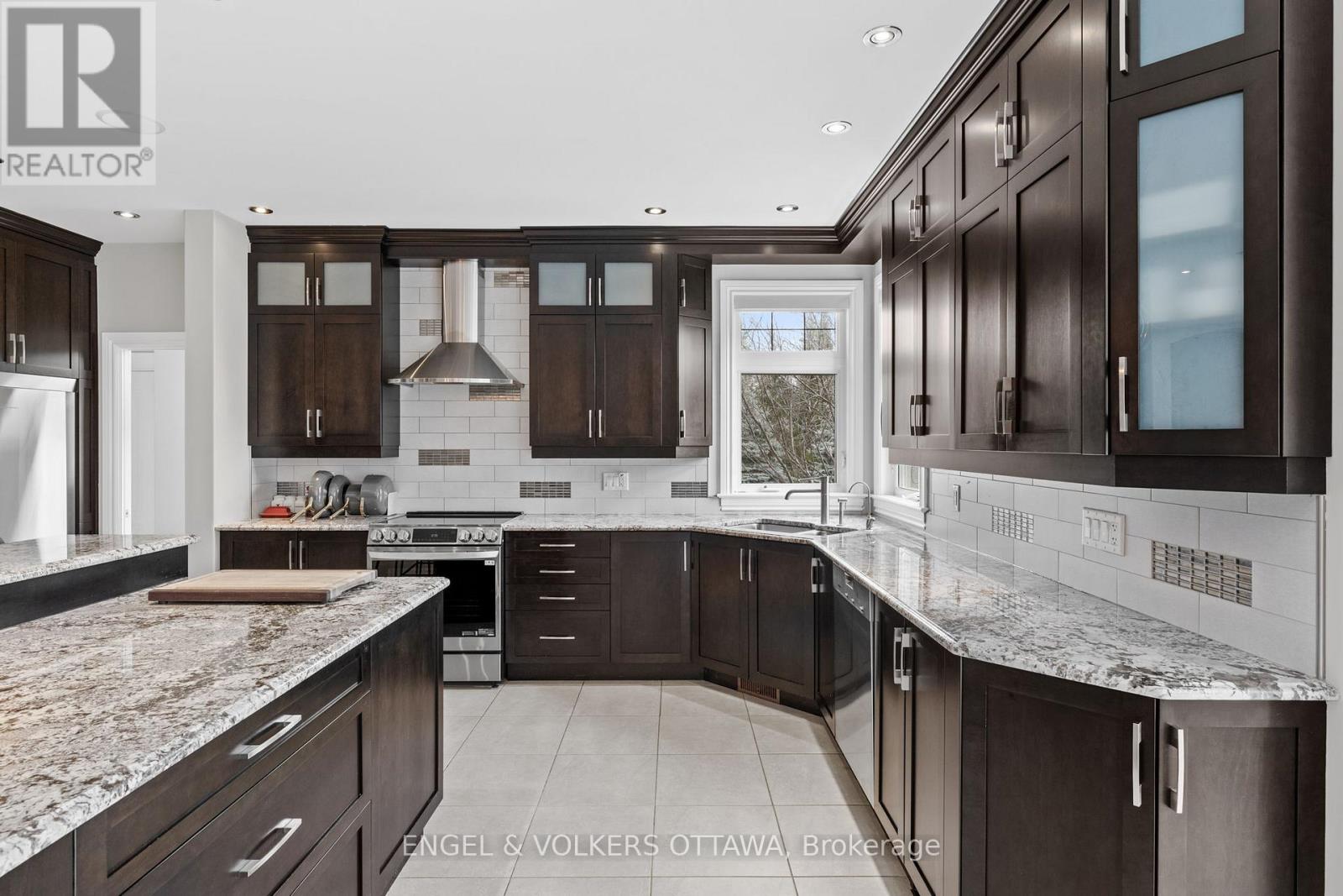 5796 Longhearth Way, Ottawa, Ontario  K4M 1M1 - Photo 9 - X12987180