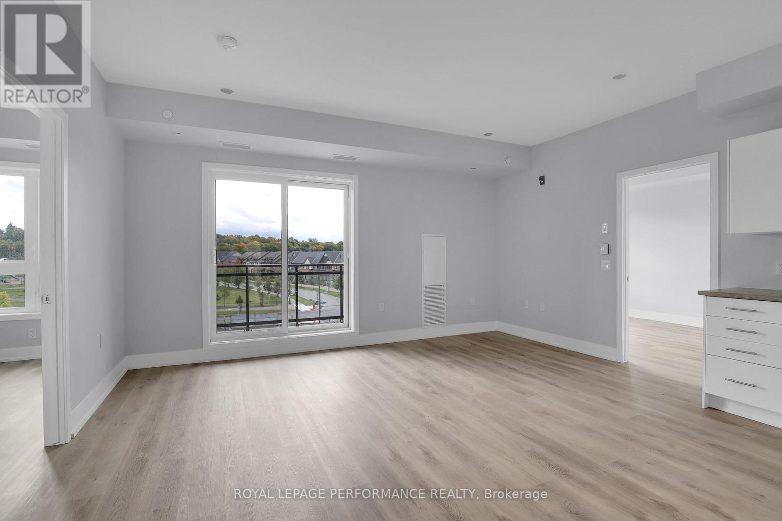 320 - 397 Codd's Road, Ottawa, Ontario  K1K 5C7 - Photo 9 - X12987186