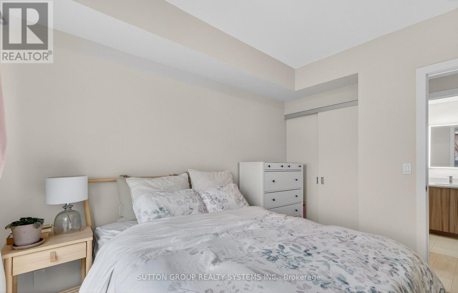 212 - 223 St Clair Avenue W, Toronto, Ontario  M4V 1R3 - Photo 17 - C12987202