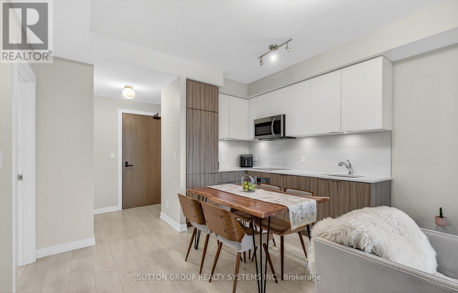 212 - 223 St Clair Avenue W, Toronto, Ontario  M4V 1R3 - Photo 4 - C12987202