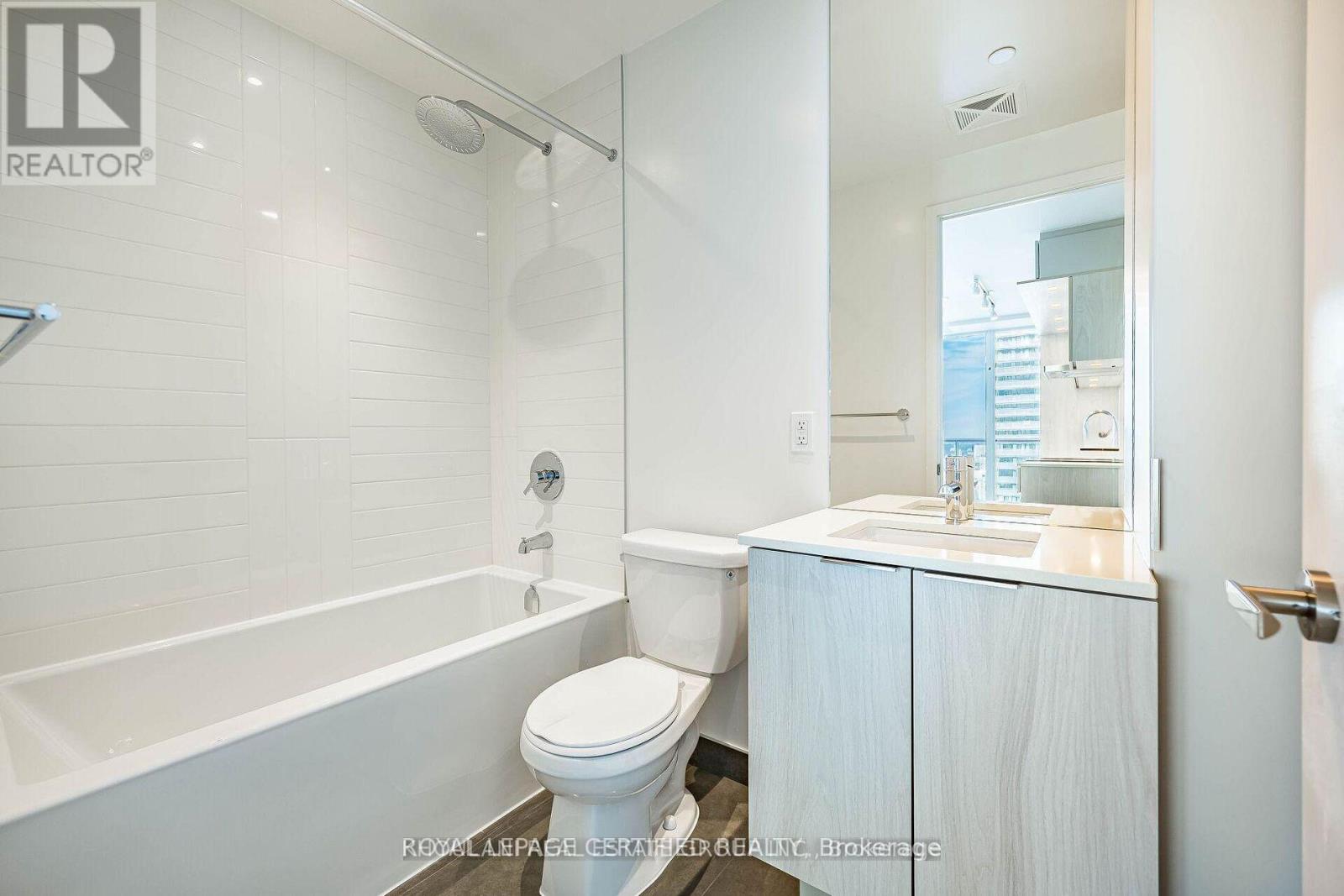 3411 - 448 Burmhamthorpe Road, Mississauga, Ontario  L5B 4M6 - Photo 11 - W12987162