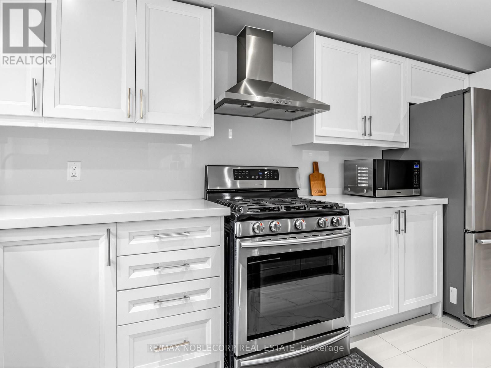 479 Greig Circle, Newmarket, Ontario  L3Y 8S7 - Photo 14 - N12987210