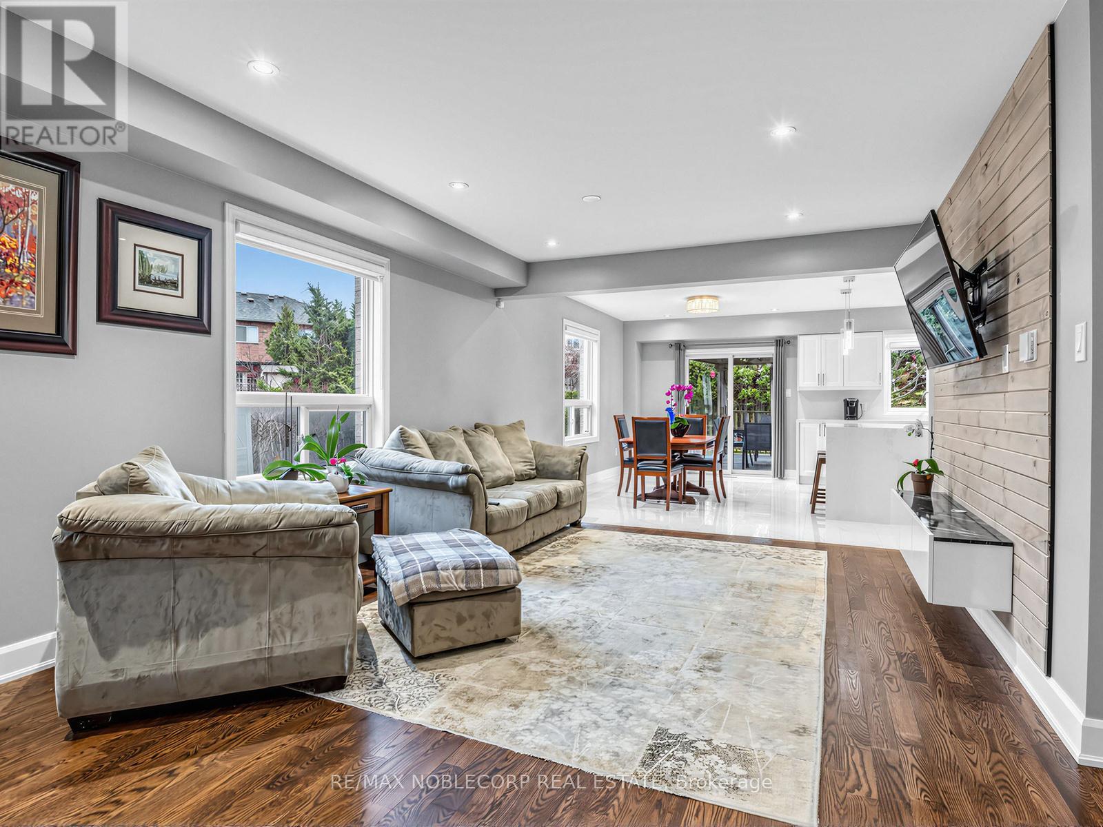 479 Greig Circle, Newmarket, Ontario  L3Y 8S7 - Photo 5 - N12987210