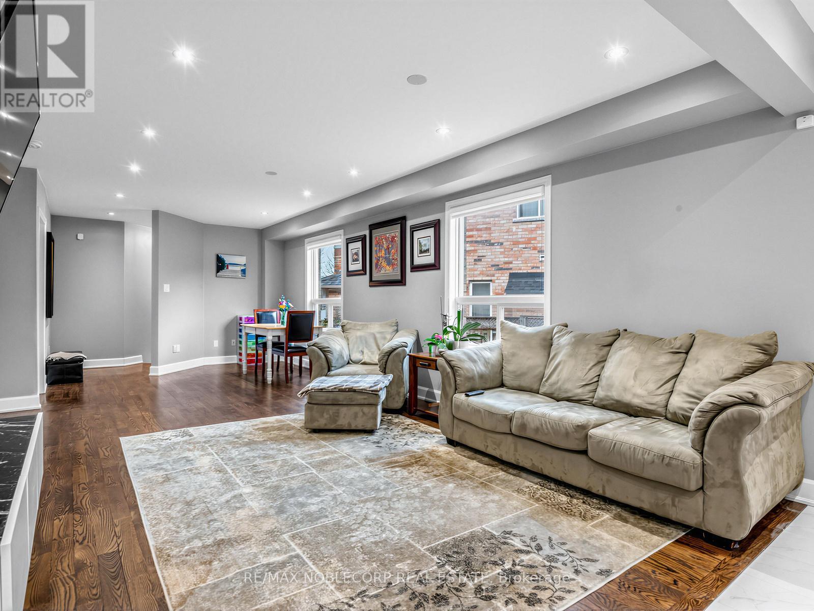 479 Greig Circle, Newmarket, Ontario  L3Y 8S7 - Photo 8 - N12987210