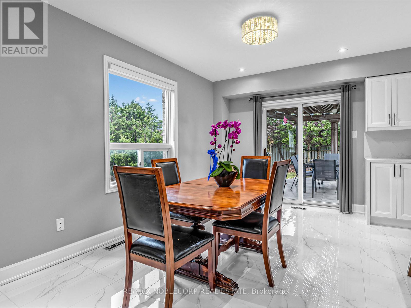 479 Greig Circle, Newmarket, Ontario  L3Y 8S7 - Photo 9 - N12987210