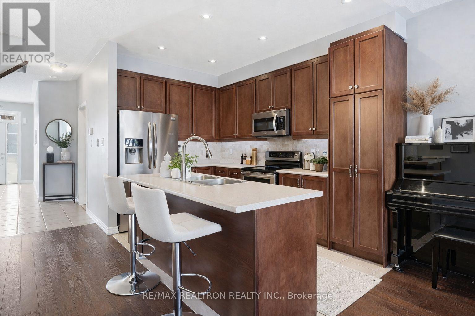 86 Donald Stewart Crescent, East Gwillimbury, Ontario  L0G 1M0 - Photo 6 - N12987244