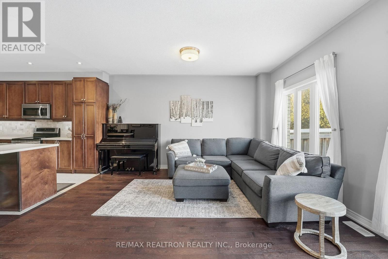 86 Donald Stewart Crescent, East Gwillimbury, Ontario  L0G 1M0 - Photo 8 - N12987244