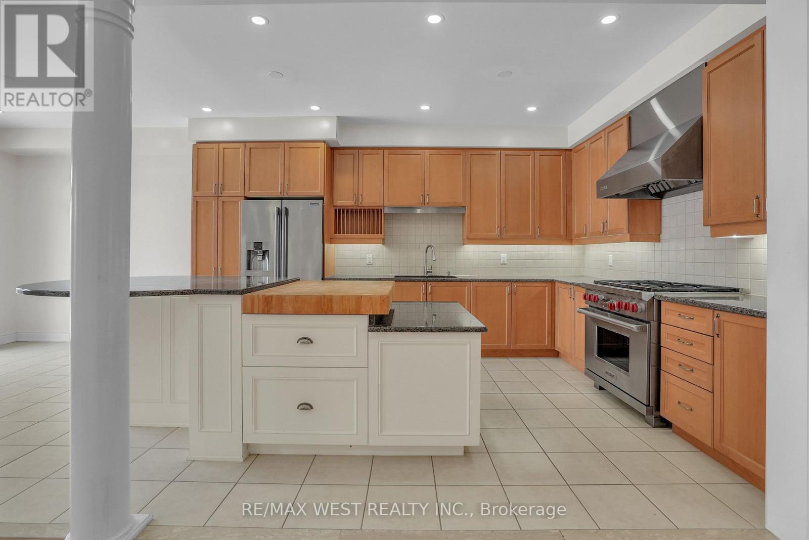 146 Sandringham Drive, Barrie (Innis-Shore), Ontario  L4M 0C9 - Photo 3 - S12987254