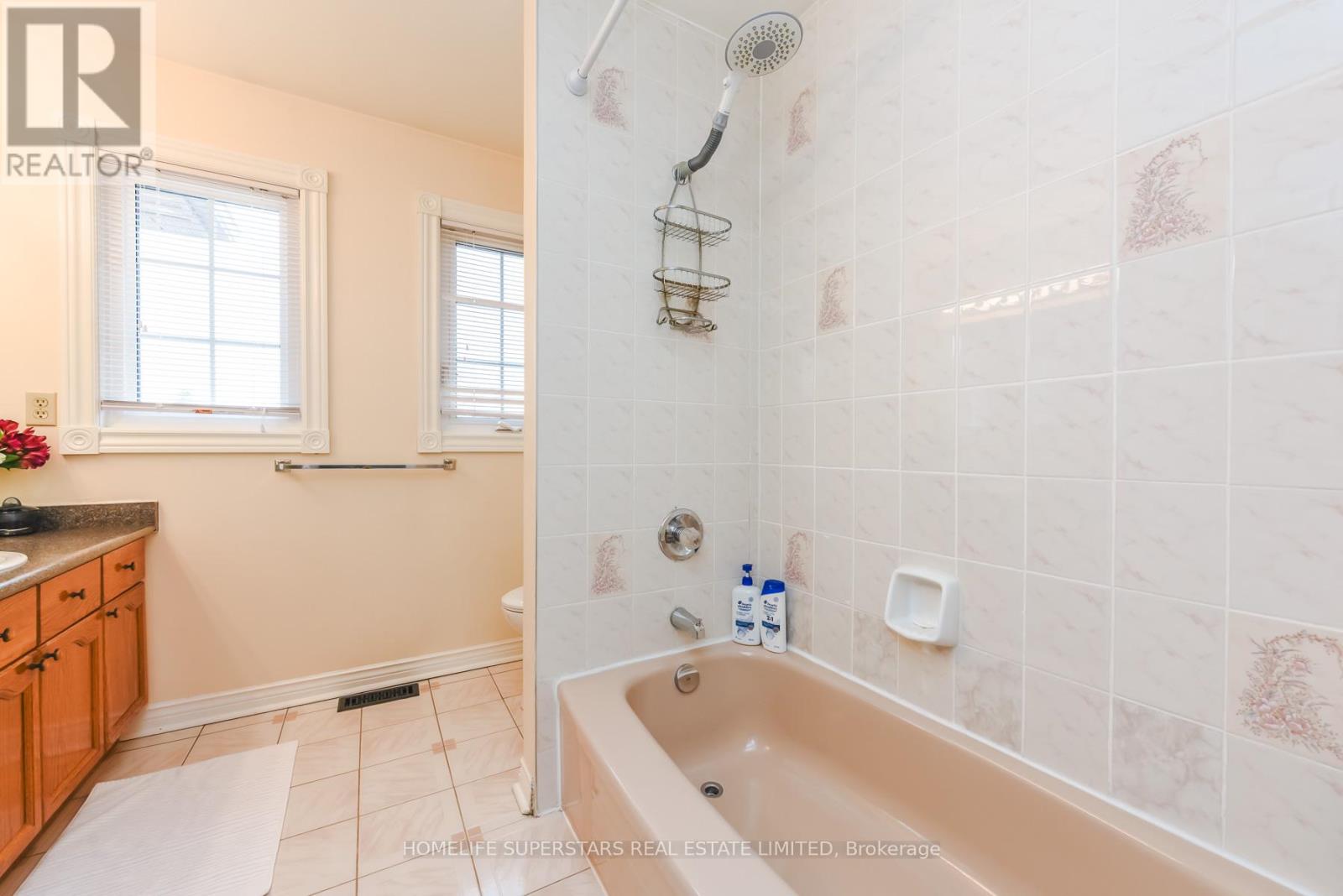 6066 Douguy Boulevard, Mississauga, Ontario  L5V 1B3 - Photo 17 - W12987226