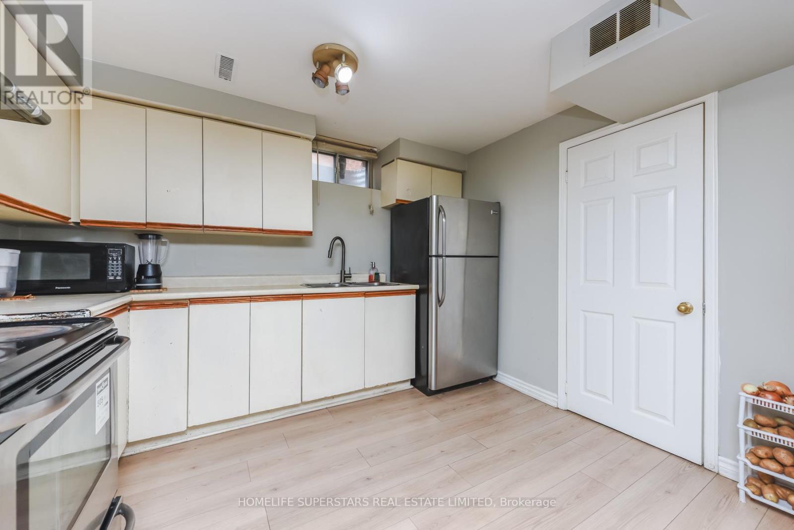 6066 Douguy Boulevard, Mississauga, Ontario  L5V 1B3 - Photo 24 - W12987226