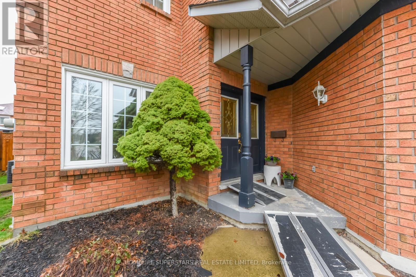 6066 Douguy Boulevard, Mississauga, Ontario  L5V 1B3 - Photo 3 - W12987226