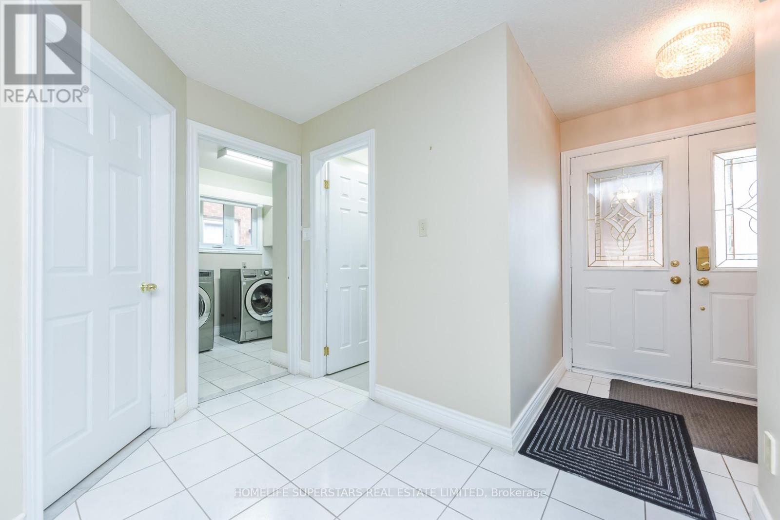 6066 Douguy Boulevard, Mississauga, Ontario  L5V 1B3 - Photo 4 - W12987226