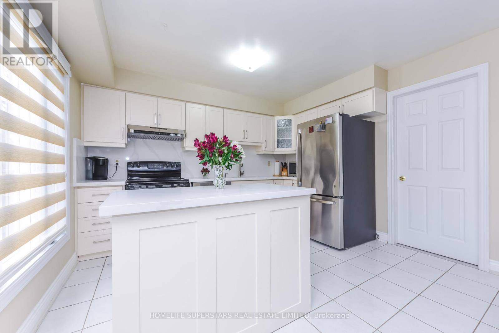 6066 Douguy Boulevard, Mississauga, Ontario  L5V 1B3 - Photo 8 - W12987226