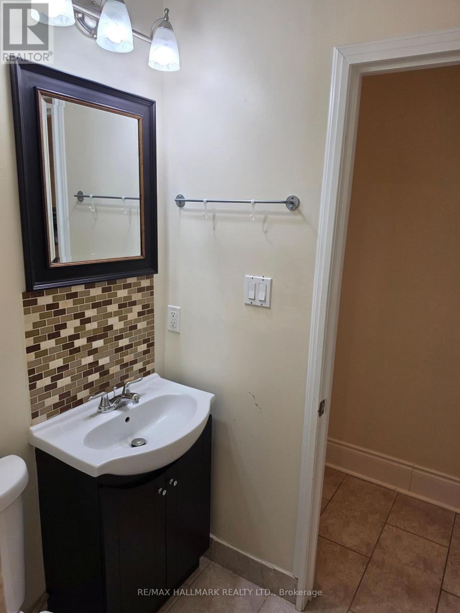 Main Floor - 797 Ossington Avenue, Toronto, Ontario M6G 3T8 - Photo 16 - W12987240