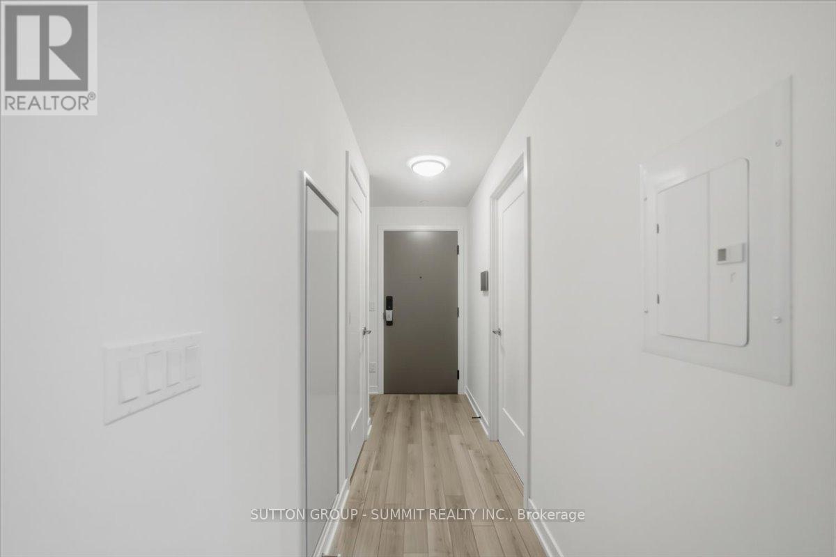 1511 - 3071 Trafalgar Road N, Oakville, Ontario  L6H 8C6 - Photo 2 - W12987256