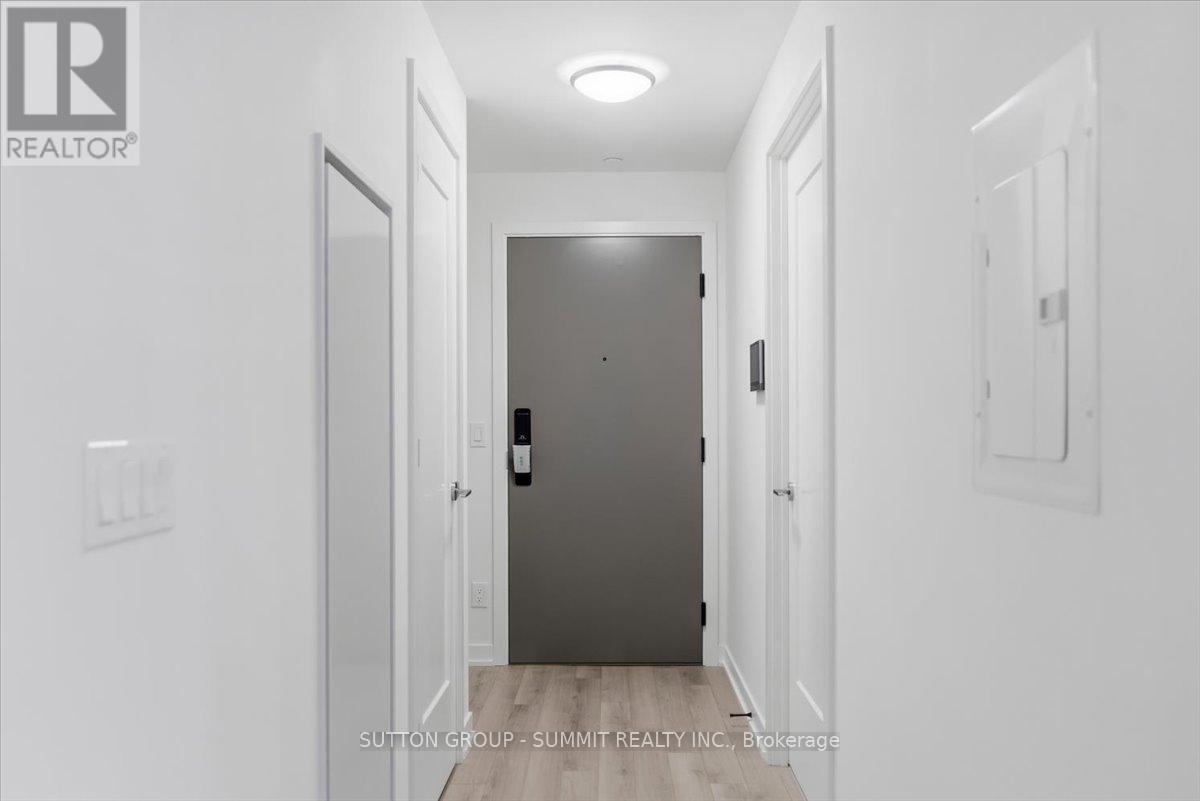 1511 - 3071 Trafalgar Road N, Oakville, Ontario  L6H 8C6 - Photo 3 - W12987256