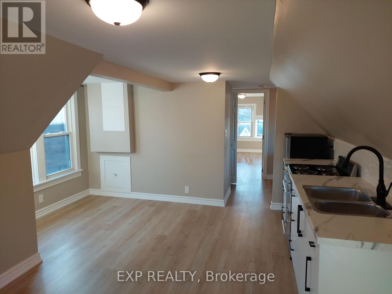 Loft - 148 Gibson Avenue, Hamilton, Ontario  L8L 6J8 - Photo 2 - X12987174