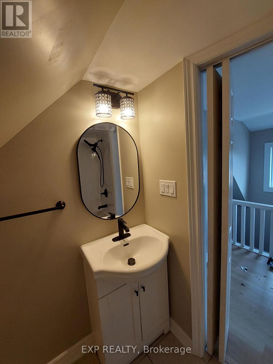 Loft - 148 Gibson Avenue, Hamilton, Ontario  L8L 6J8 - Photo 7 - X12987174