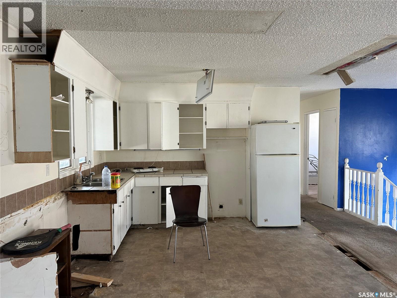 825 7th Avenue Nw, Moose Jaw, Saskatchewan  S6H 4C1 - Photo 4 - SK032682