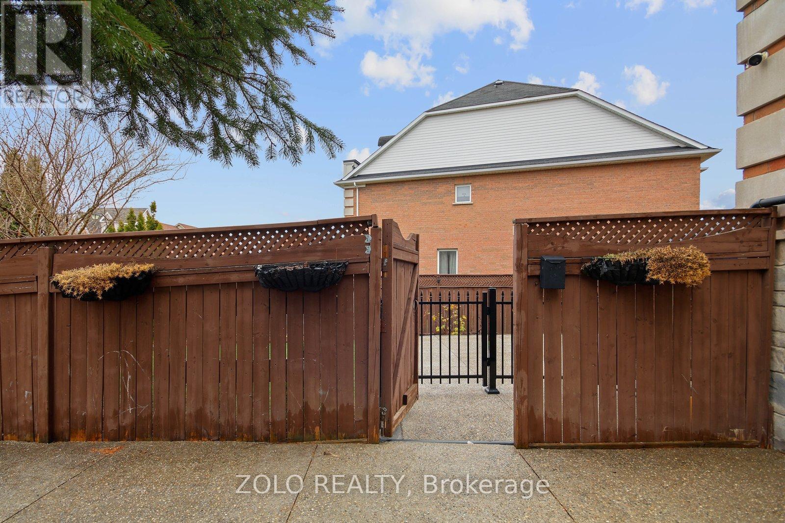 16 Sergio Marchi (Lower) Street, Toronto, Ontario  M3L 0B7 - Photo 4 - W12981930