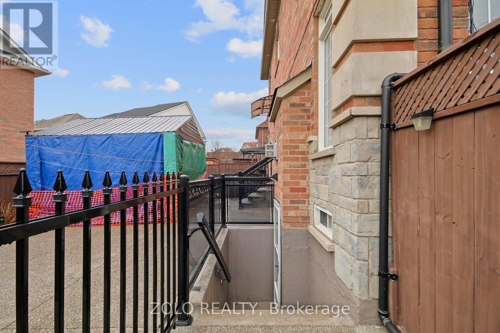 16 Sergio Marchi (Lower) Street, Toronto, Ontario  M3L 0B7 - Photo 5 - W12981930