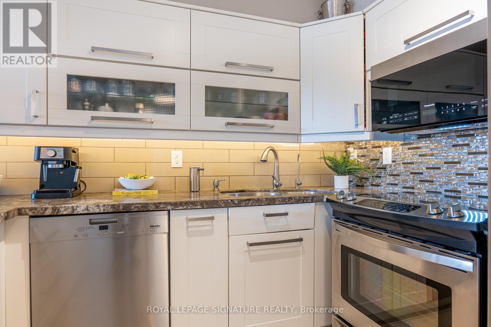 404 - 30 Fashion Roseway, Toronto, Ontario  M2N 6B4 - Photo 8 - C12986902