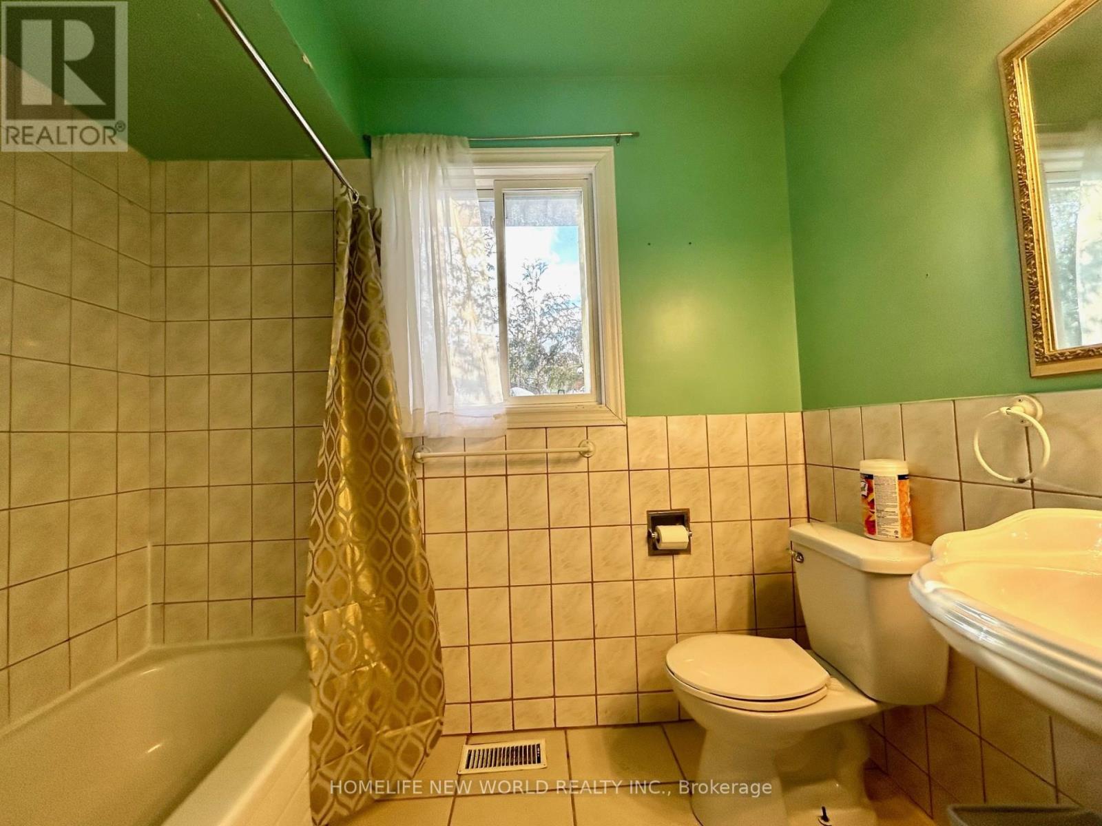 Upper - 27 Hayward Crescent, Toronto, Ontario  M1S 2T7 - Photo 15 - E12744406