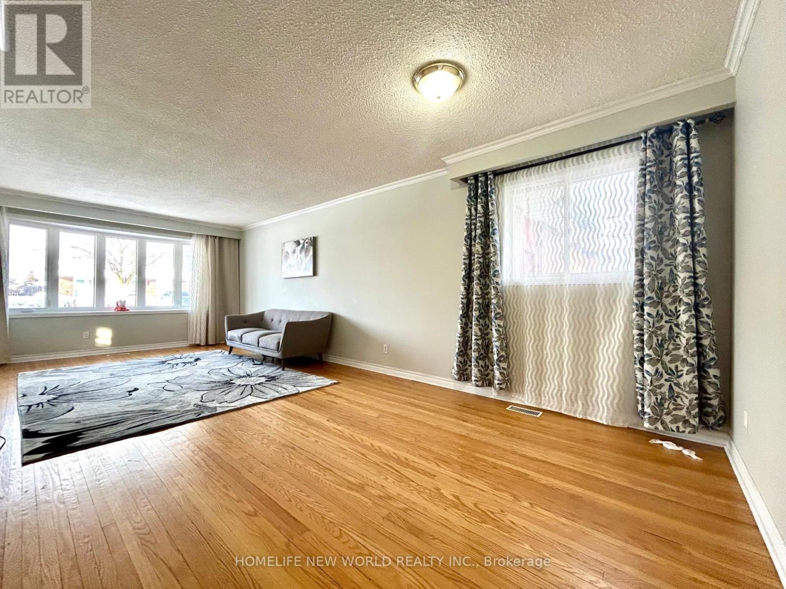 Upper - 27 Hayward Crescent, Toronto, Ontario  M1S 2T7 - Photo 5 - E12744406