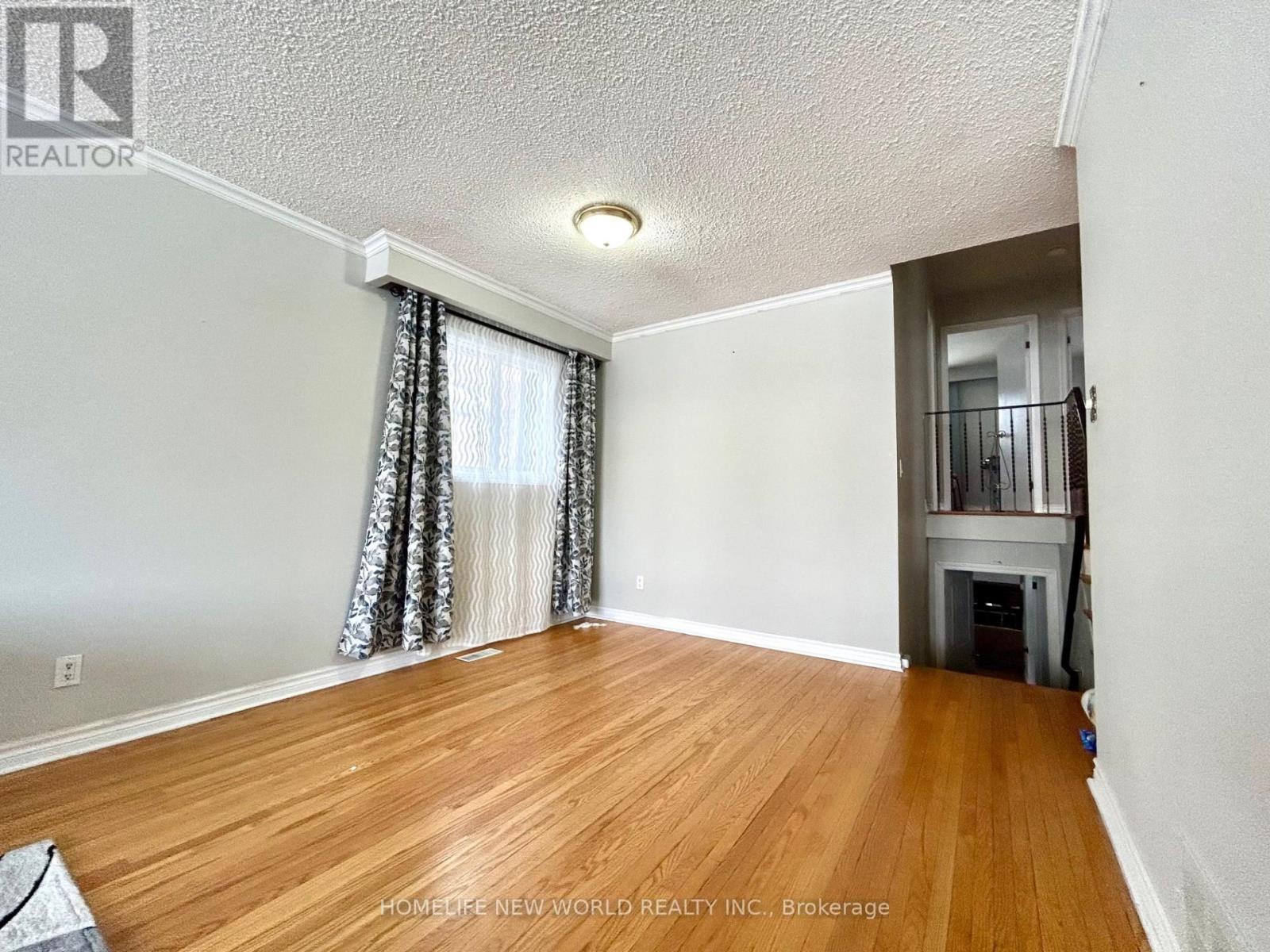 Upper - 27 Hayward Crescent, Toronto, Ontario  M1S 2T7 - Photo 9 - E12744406