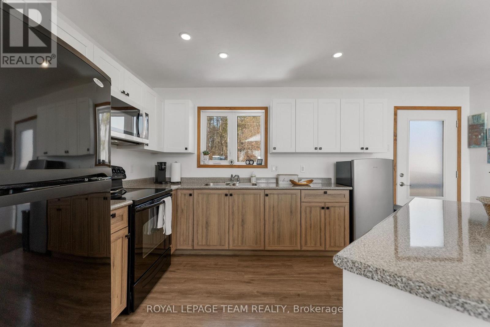 39 Columbine Lane, North Algona Wilberforce, Ontario  K0J 1T0 - Photo 9 - X12941928