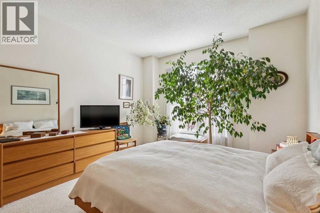 12 Signal Hill Lane Sw, Calgary, Alberta  T3H 3N8 - Photo 15 - A2299943