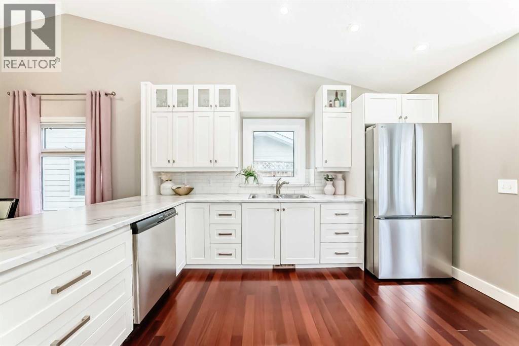 173 Shannon Hill SW, Calgary, Alberta  T2Y 2Y8 - Photo 4 - A2299488