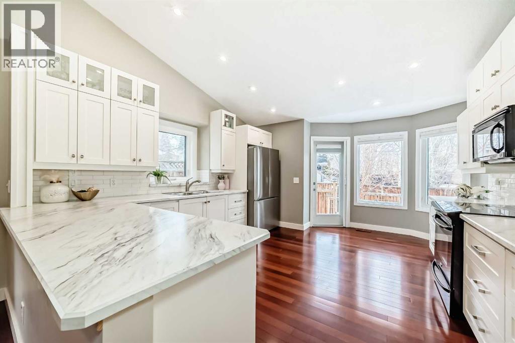 173 Shannon Hill SW, Calgary, Alberta  T2Y 2Y8 - Photo 3 - A2299488