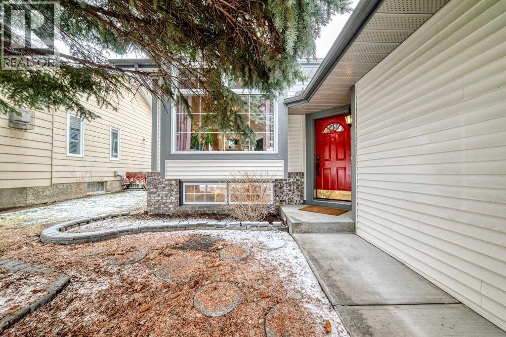 173 Shannon Hill SW, Calgary, Alberta  T2Y 2Y8 - Photo 2 - A2299488