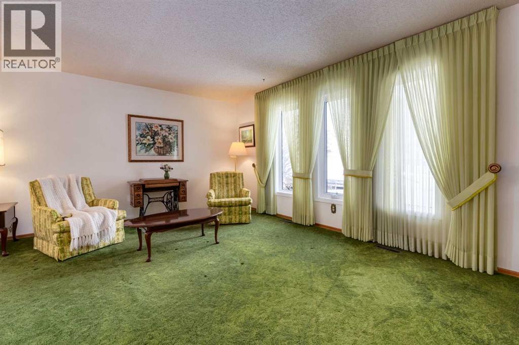 68 Silver Ridge Court NW, Calgary, Alberta  T3B 4V5 - Photo 4 - A2299788