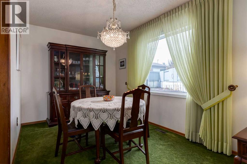 68 Silver Ridge Court NW, Calgary, Alberta  T3B 4V5 - Photo 8 - A2299788