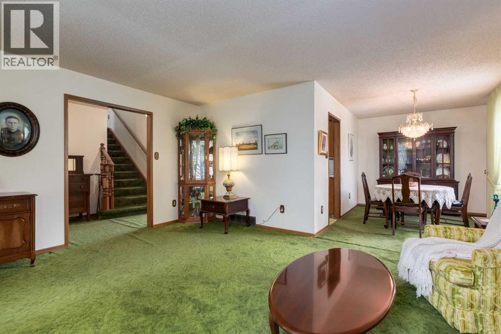 68 Silver Ridge Court NW, Calgary, Alberta  T3B 4V5 - Photo 7 - A2299788